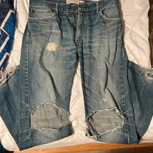 33x32 Ripped Levi Jeans
